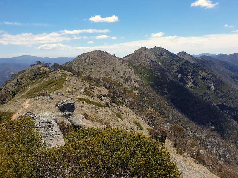 Rugged ridge showing trekking route in the Razor-VIking circuit